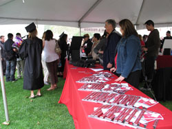 Volunteers Distribute License Plate Frames to Graduates