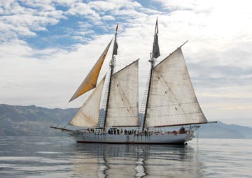 Bill of Rights tall-ship schooner sets sail