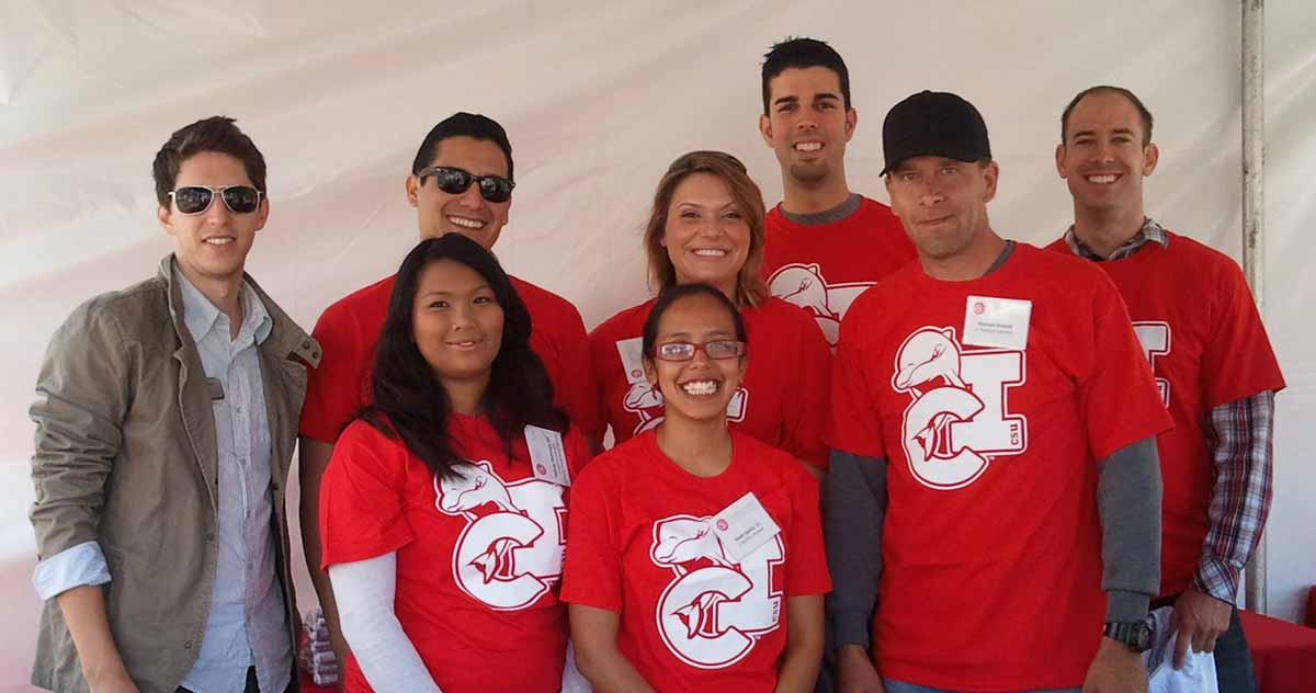 Alumni Volunteers Group of the alumni volunteer team at an event