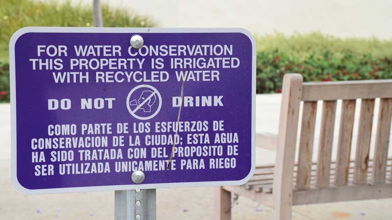 Do not drink water posted sign on campus