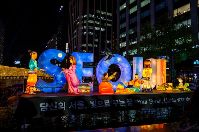 Seoul light up sculpture with korean figurines surrounding each letter
