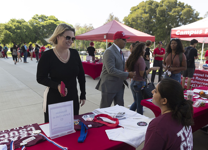 President Beck visits the Involvement Fair