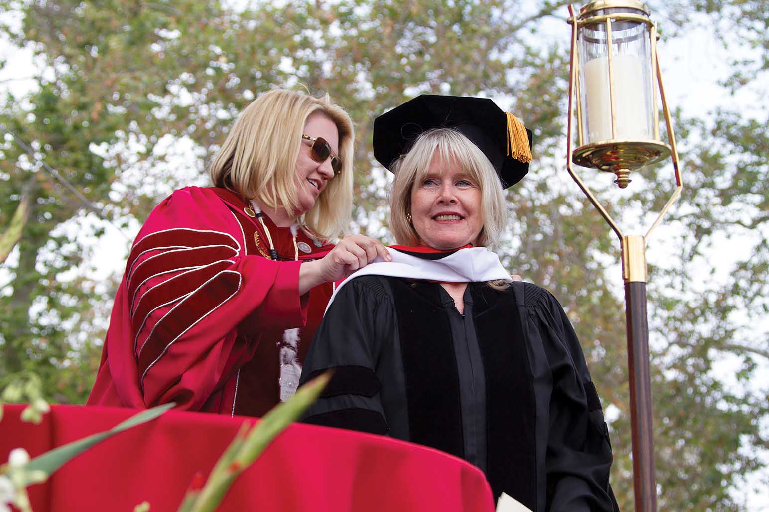 President Beck presents the honorary doctorate hood on former US Second Lady Tipper Gore.