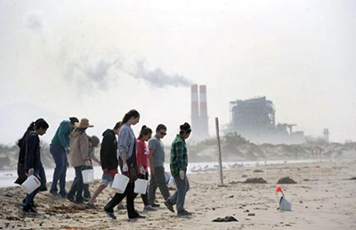 Students map and clean the beach