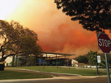 Springs Fire The Camarillo Springs fire creeps behind Broome Library