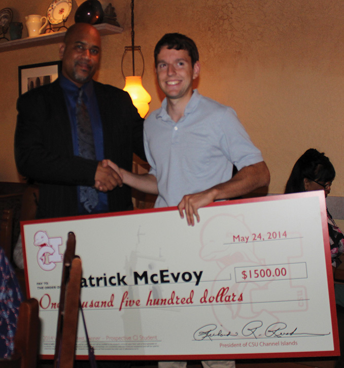 Darius Riggins presents to winner Patrick McEvoy