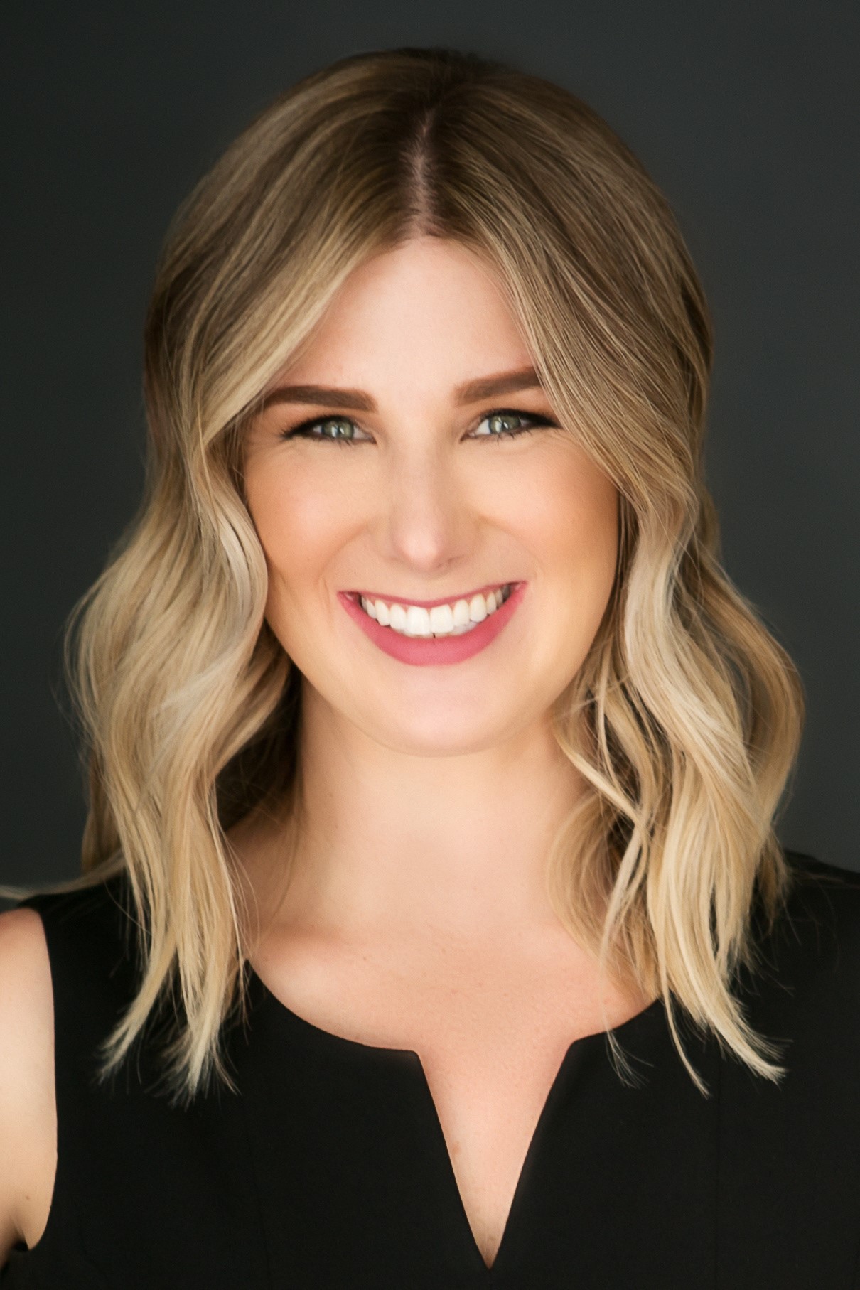 professional headshot of Distinguished Alumni awardee Natalia Yanez