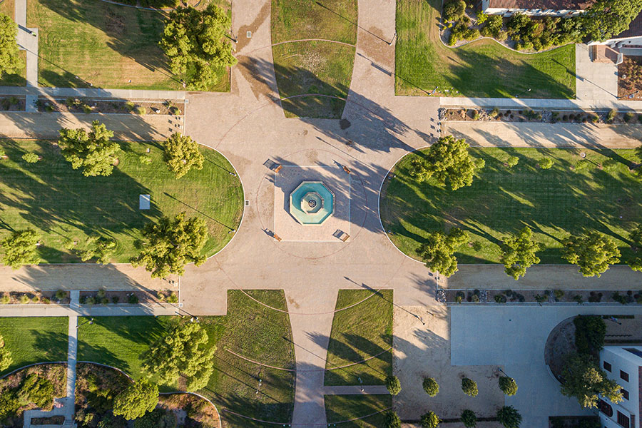 The top view of fountain in the middle of California State Unviersity