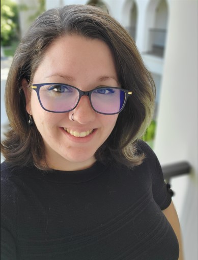 photo of rebecca smiling