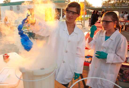 Science Carnival liquid nitrogen demo liquid nitrogen effect on a balloon