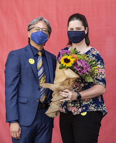 Staff Member and President's awardee Kristi O'Neill Gonzales with President Yao.