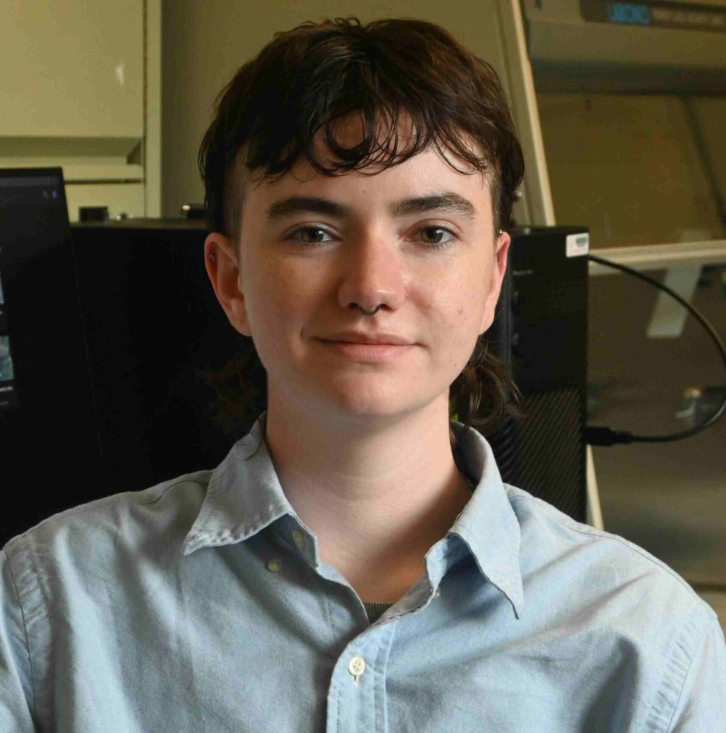 headshot of alex