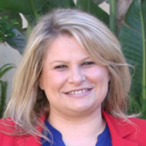 Headshot photo of Dottie Patten